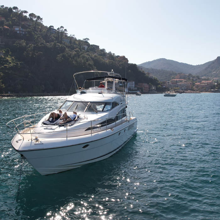 Cannes: For a cruise, of a week or more, for a week end rent a yacht